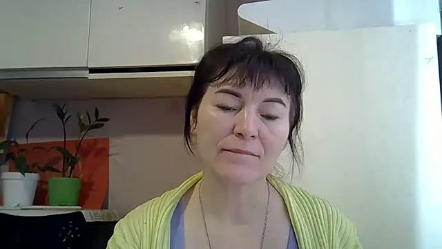 Snapshot of Krystal_82 chatting on February 12, 8:20 am Krystal 82 online show from February 12, 8:20 am