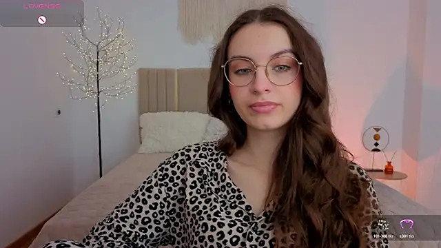 Real cutie1 online show from May 21, 1:40 pm