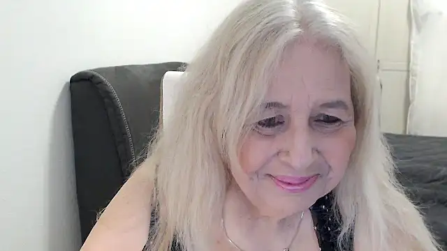 Snapshot of SusiLifeXXX chatting on April 22, 7:37 pm SusiLifeXXX online show from April 22, 7:37 pm