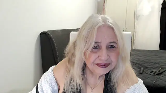 Snapshot of SusiLifeXXX chatting on April 23, 8:11 pm SusiLifeXXX online show from April 23, 8:11 pm