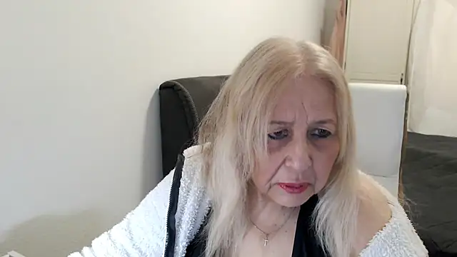Snapshot of SusiLifeXXX chatting on May 19, 7:31 pm SusiLifeXXX online show from May 19, 7:31 pm