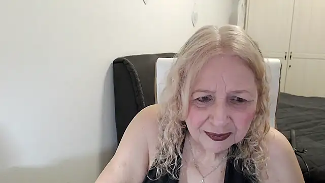 Snapshot of SusiLifeXXX chatting on May 24, 8:03 pm SusiLifeXXX online show from May 24, 8:03 pm