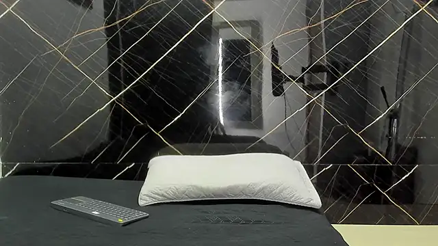 Snapshot of _Axel_09 chatting on April 9, 6:19 am Axel 09 online show from April 9, 6:19 am