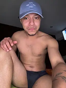 Snapshot of Mlkrrp chatting on November 12, 1:06 am Mlkrrp online show from November 12, 1:06 am