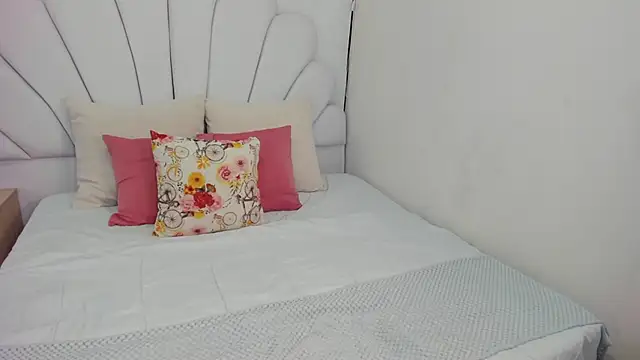 Snapshot of shamara_thomson chatting on October 17, 10:45 pm shamara thomson online show from October 17, 10:45 pm