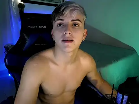 Justin trevor1 online show from April 29, 4:05 am