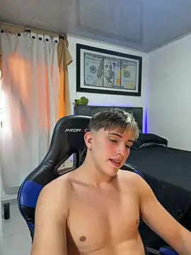 Snapshot of Justin_trevor1 chatting on June 4, 10:05 pm Justin trevor1 online show from June 4, 10:05 pm