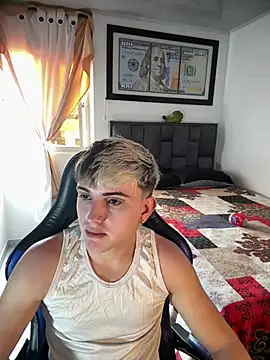 Snapshot of Justin_trevor1 chatting on June 17, 8:43 pm Justin trevor1 online show from June 17, 8:43 pm