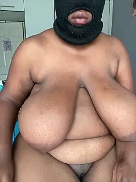 Snapshot of curvywithbigtitties chatting on April 23, 6:03 am curvywithbigtitties online show from April 23, 6:03 am