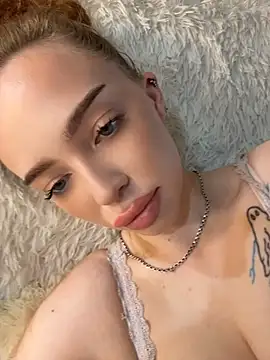 Hannah xBaby online show from July 3, 12:00 pm