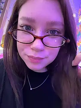 lucy-joy online show from March 4, 9:15 am