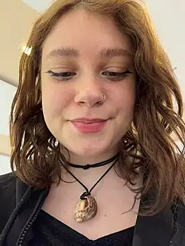 Snapshot of lucy-joy chatting on June 18, 10:19 am lucy-joy online show from June 18, 10:19 am