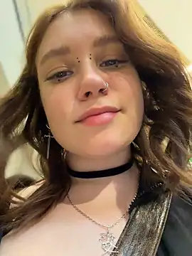 Snapshot of lucy-joy chatting on June 24, 8:13 am lucy-joy online show from June 24, 8:13 am