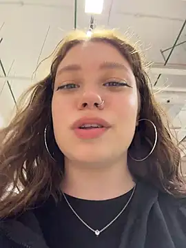 Snapshot of lucy-joy chatting on July 6, 10:12 am lucy-joy online show from July 6, 10:12 am