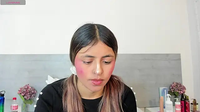 sunnyWhitee online show from April 17, 7:28 pm