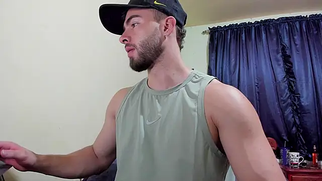 Snapshot of MaxDell chatting on November 15, 8:38 pm MaxDell online show from November 15, 8:38 pm