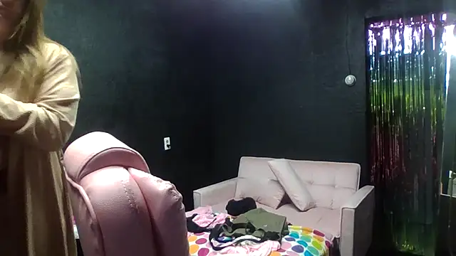 bigb00tycass online show from November 23, 5:46 pm