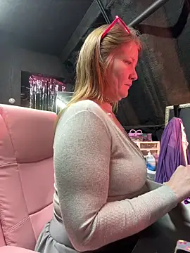 bigb00tycass online show from December 16, 7:41 pm