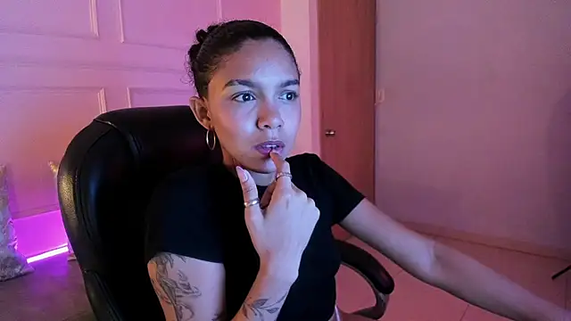 aitana kahlo online show from February 2, 8:07 pm