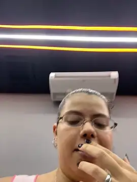 Snapshot of oizoe chatting on December 19, 6:59 pm oizoe online show from December 19, 6:59 pm