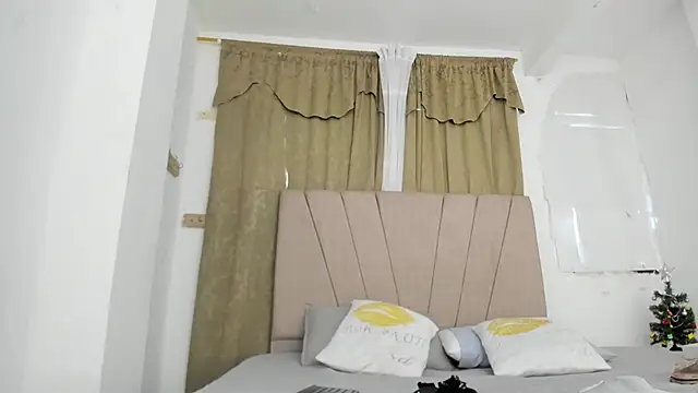 Lady miss    online show from December 3, 12:25 pm