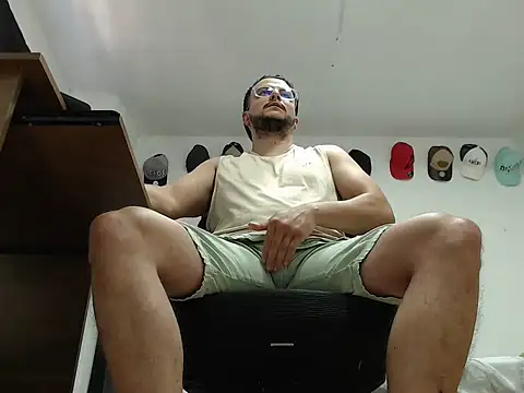 Snapshot of cloudsxxx chatting on January 14, 3:06 pm cloudsxxx online show from January 14, 3:06 pm