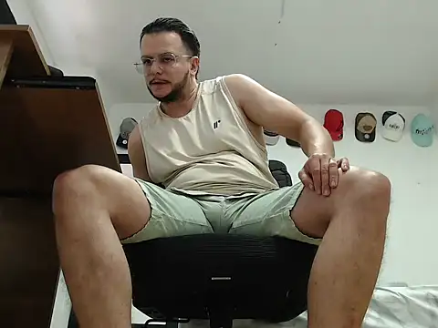 Snapshot of cloudsxxx chatting on January 15, 1:48 pm cloudsxxx online show from January 15, 1:48 pm