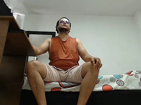 cloudsxxx online show from May 27, 3:09 pm