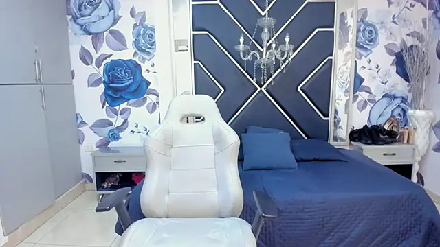 LatinaHoleQueen online show from September 26, 2:21 pm