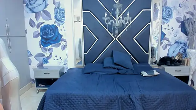 LatinaHoleQueen online show from October 24, 2:24 pm