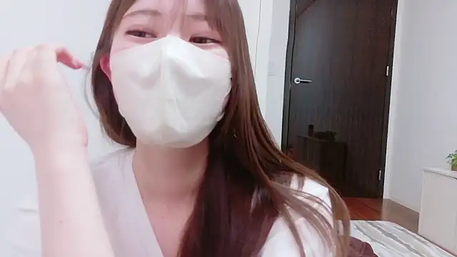 MOEMOE-Q online show from June 4, 1:50 pm