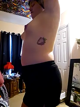 nuttiebuddy1 online show from December 5, 8:05 pm