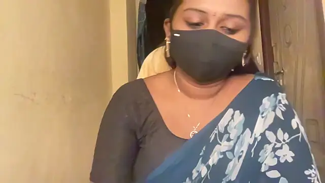 Snapshot of Pavani-Sexy chatting on February 28, 7:04 pm Pavani-Sexy online show from February 28, 7:04 pm