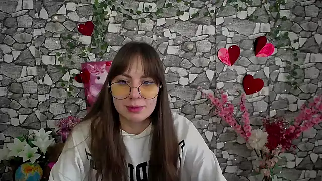 Amanda Bright  online show from November 15, 11:40 am