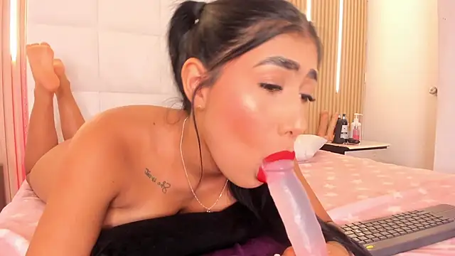 Snapshot of Elody_rousse chatting on February 28, 12:50 pm Elody rousse online show from February 28, 12:50 pm