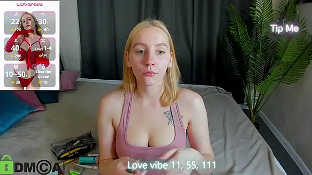 Snapshot of Anna_Chelsea chatting on November 19, 1:05 am Anna Chelsea online show from November 19, 1:05 am