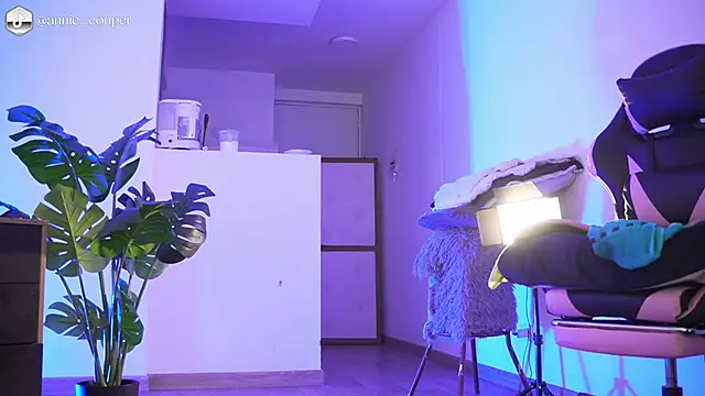 AnnieCouperr online show from February 27, 8:20 pm