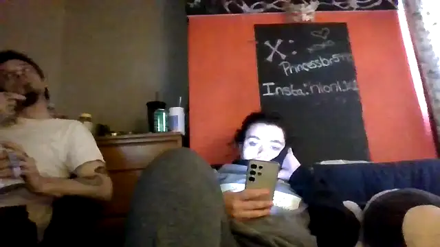 Snapshot of princessbr_013 chatting on March 25, 2:12 pm princessbr 013 online show from March 25, 2:12 pm