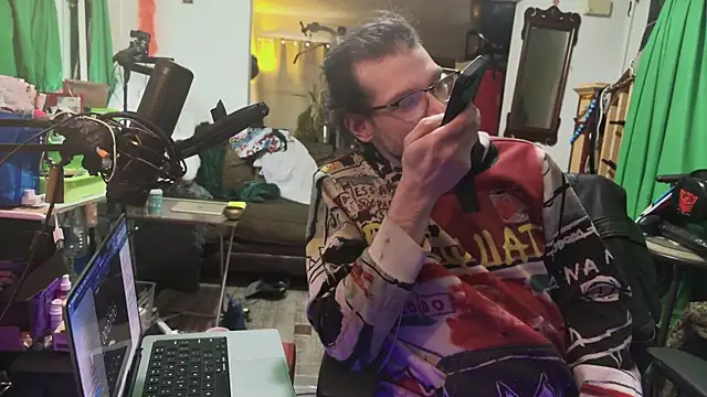 Snapshot of MasterDaddyCool chatting on February 26, 6:51 pm MasterDaddyCool online show from February 26, 6:51 pm