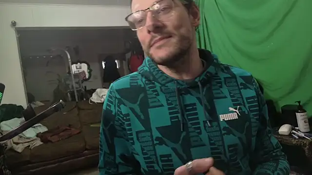 Snapshot of MasterDaddyCool chatting on March 6, 9:44 pm MasterDaddyCool online show from March 6, 9:44 pm