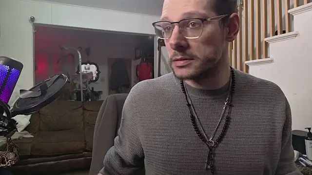 Snapshot of MasterDaddyCool chatting on March 7, 9:50 am MasterDaddyCool online show from March 7, 9:50 am