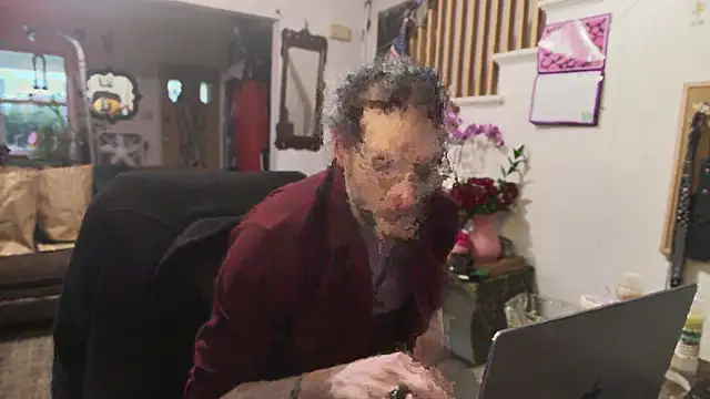 Snapshot of MasterDaddyCool chatting on March 19, 10:58 pm MasterDaddyCool online show from March 19, 10:58 pm