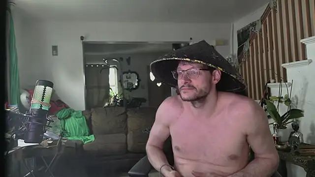 Snapshot of MasterDaddyCool chatting on April 24, 10:56 pm MasterDaddyCool online show from April 24, 10:56 pm