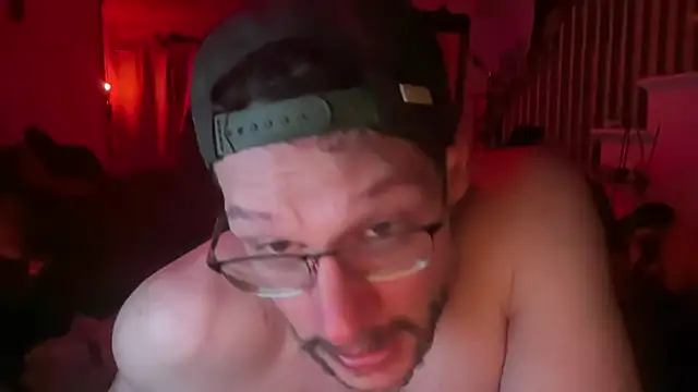 Snapshot of MasterDaddyCool chatting on April 27, 7:39 am MasterDaddyCool online show from April 27, 7:39 am