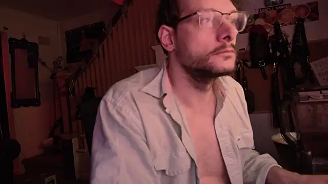 Snapshot of MasterDaddyCool chatting on April 29, 3:21 am MasterDaddyCool online show from April 29, 3:21 am