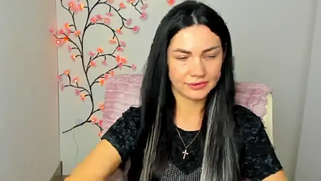 Lune Moon online show from April 11, 7:56 am