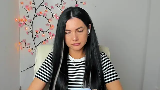 Snapshot of Lune_Moon chatting on May 21, 5:47 am Lune Moon online show from May 21, 5:47 am