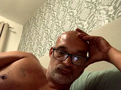 Snapshot of halfcastlad chatting on September 10, 9:15 pm halfcastlad online show from September 10, 9:15 pm