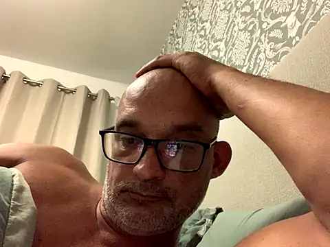 Snapshot of halfcastlad chatting on September 24, 8:56 pm halfcastlad online show from September 24, 8:56 pm