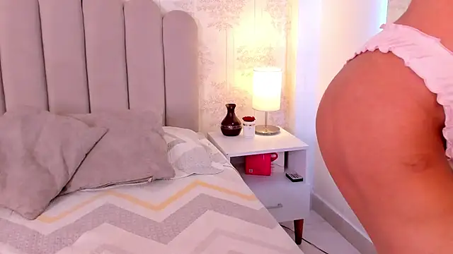 ShaynaHosk online show from February 6, 7:02 am